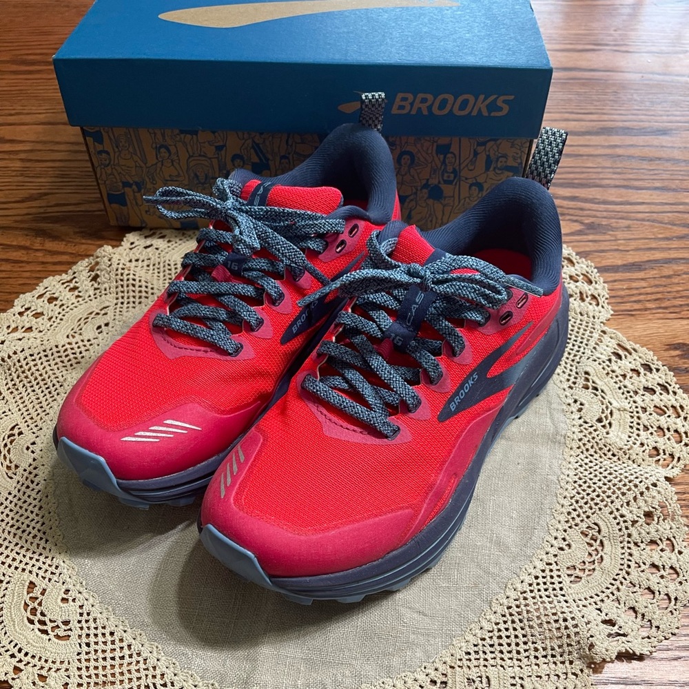 Brooks Cascadia 16 Trail/Running Shoe- women’s sz 7